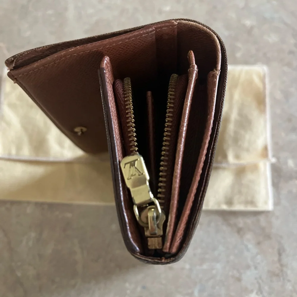 Louis Vuitton Wallet - Picture 8 of 10